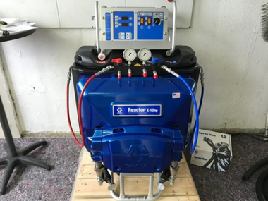 Wir bereiten die Einweisung für den Graco E 10 Reactor vor.